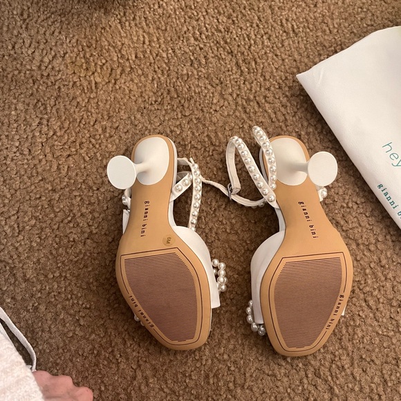 White/ pearl wedding heels

Never worn - Picture 7 of 7